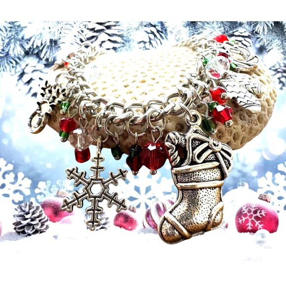 Christmas Charm Bracelet New Rudolph Stocking Wreath Snowflake Gift Pres… - Picture 5 of 11